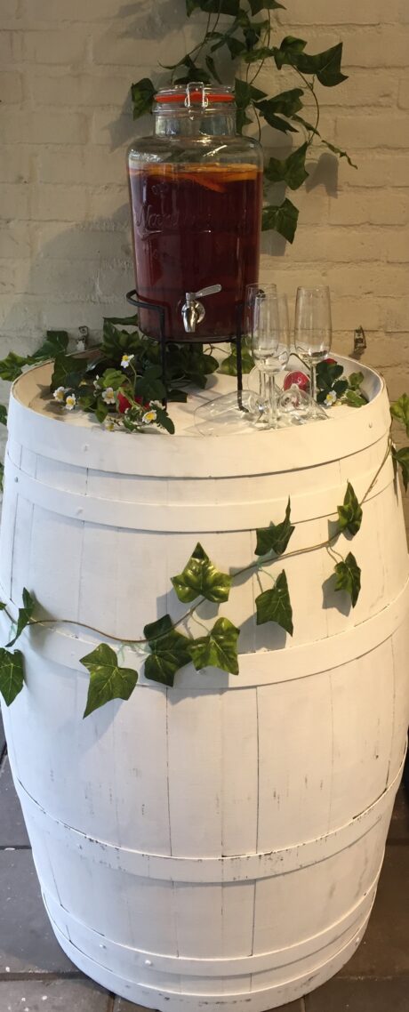 Kir/bowl een lekker welkomst-party drankje € 7,50 per liter
