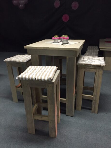 Te huur Steigerhouten sta tafel