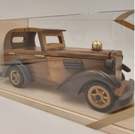 Houten oldtimer met whisky 20cl